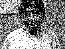 Photo de personne souriante 