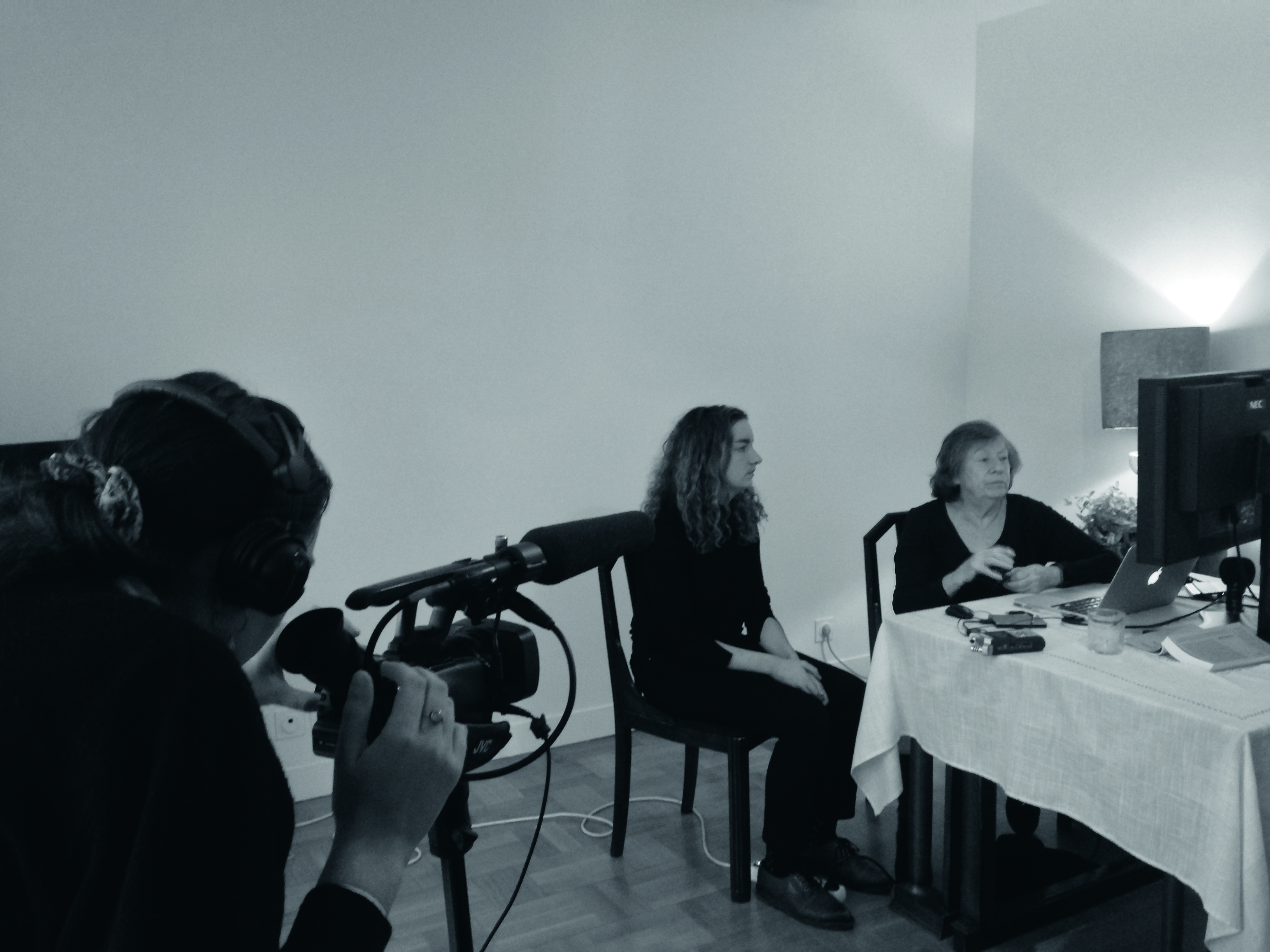 ../links/15_PHOTO_TOURNAGE_LEACAMERA_LAURAELISEECRAN