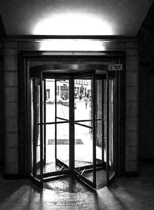 Photo d’une porte à battants tournants